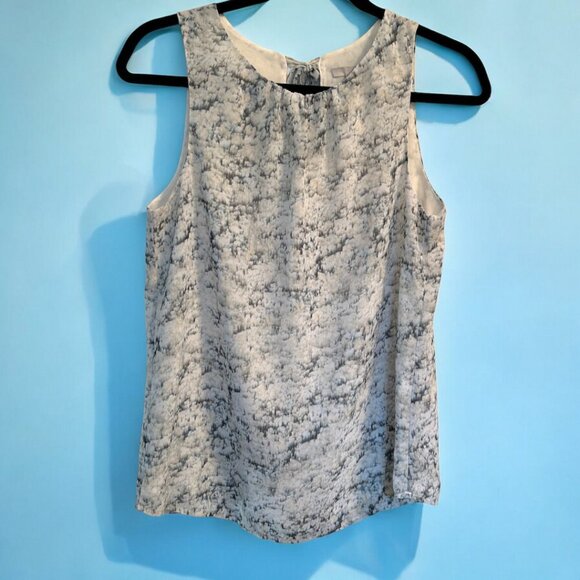 H&M sleeveless blouse/ white w abstract grey pattern - Picture 3 of 10